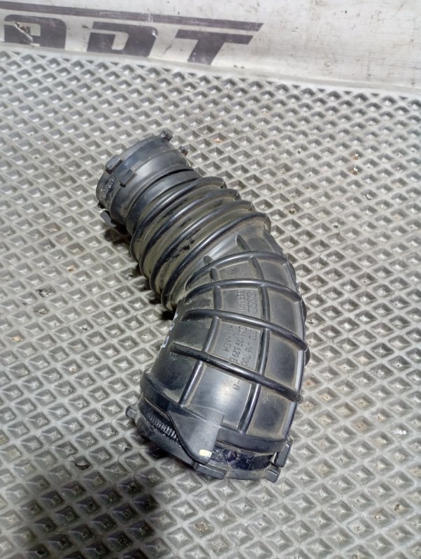 Патрубок воздушного фильтра Audi A4 2011 B8