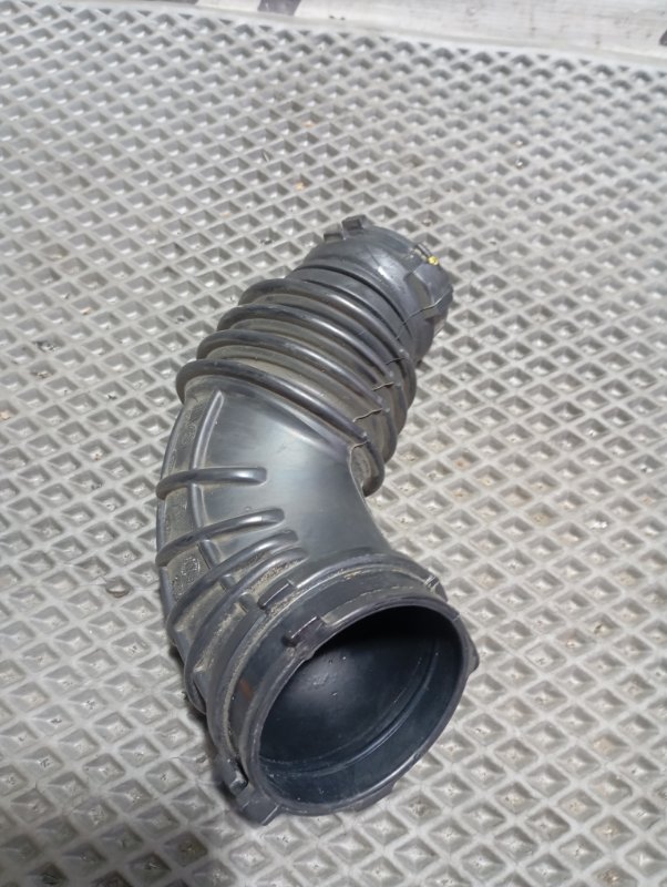 Патрубок воздушного фильтра Audi A4 2011 B8