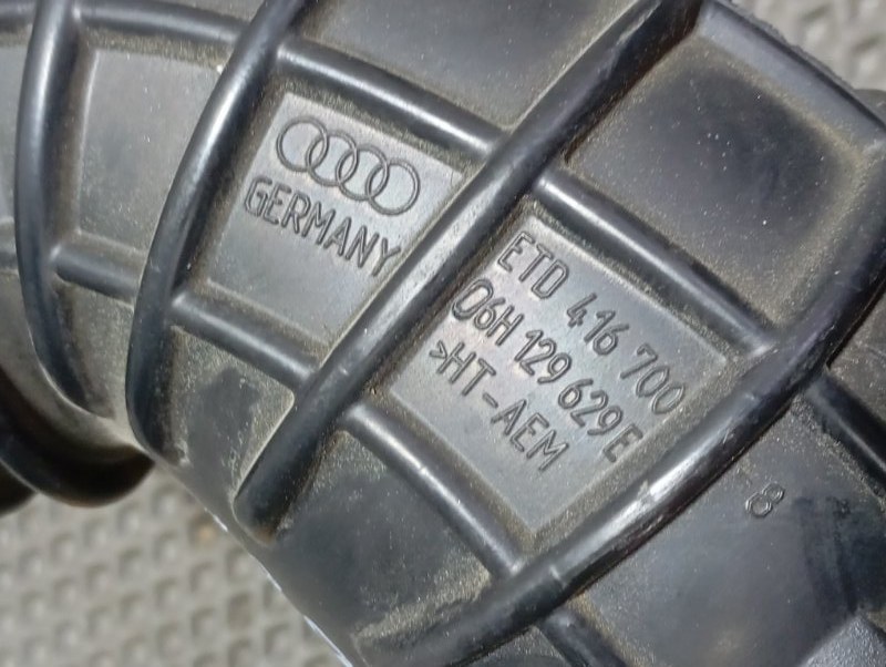 Патрубок воздушного фильтра Audi A4 2011 B8