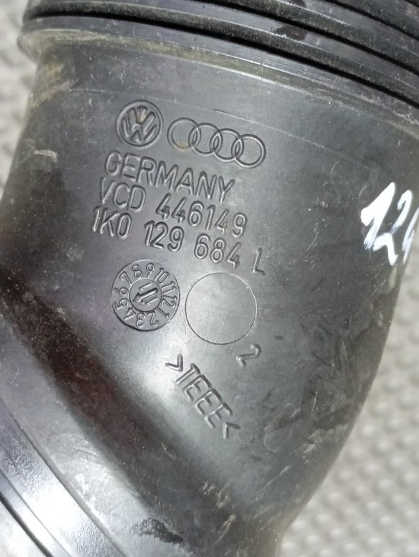 Патрубок воздушного фильтра Audi A3 2011 8P