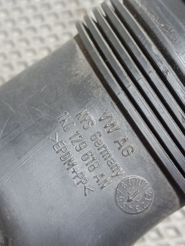 Патрубок воздушного фильтра Audi A3 2011 8P