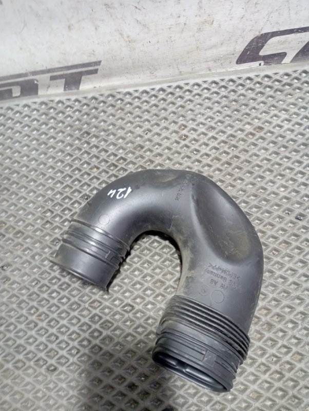 Патрубок воздушного фильтра Volkswagen Golf 2011 Mk6