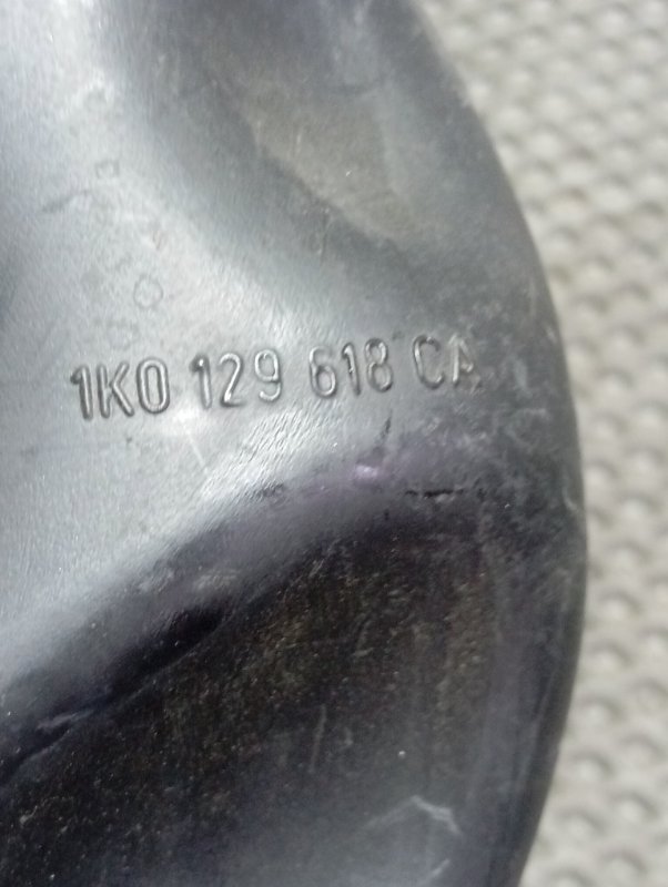 Патрубок воздушного фильтра Volkswagen Golf 2011 Mk6