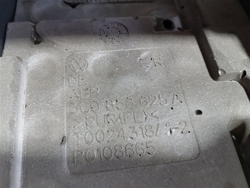 Кожух рулевой колонки Volkswagen Passat 2008 B6