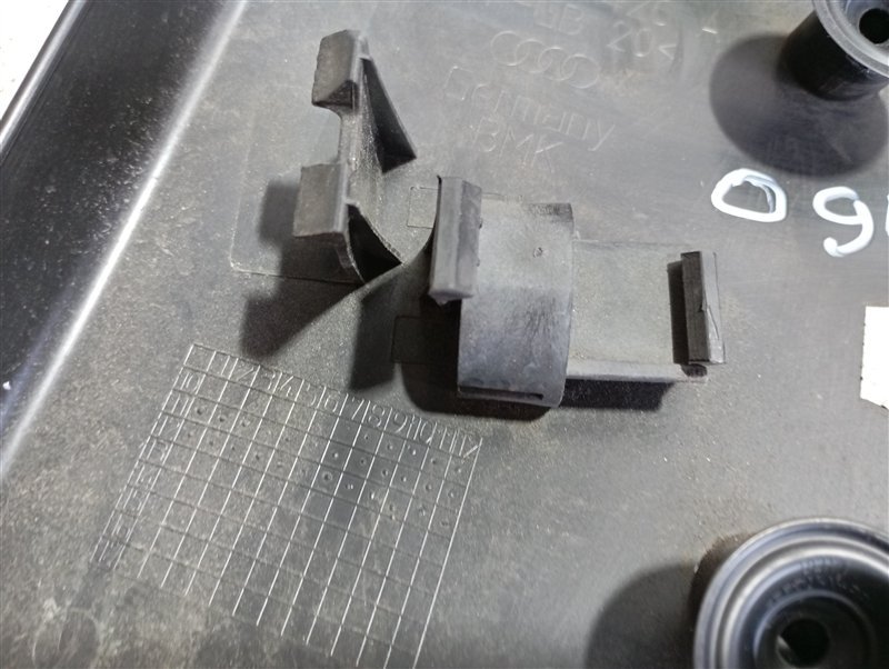 Крышка фонаря Audi Q5 2013 8R