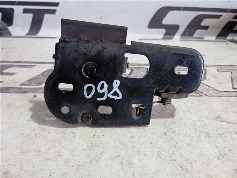 Крюк замка капота Volkswagen Passat 2006 B6