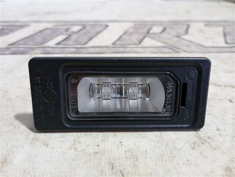 Подсветка номерного знака Audi Q5 2013 8R