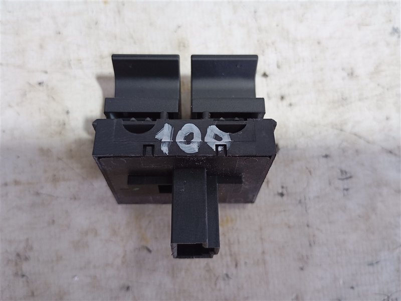 Кнопки открывания багажника и бака Volkswagen Touareg 2008