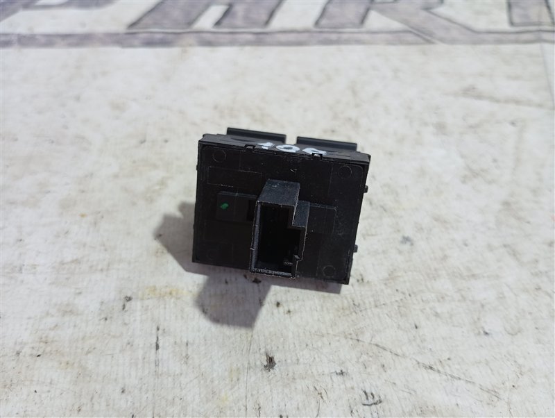 Кнопки открывания багажника и бака Volkswagen Touareg 2008