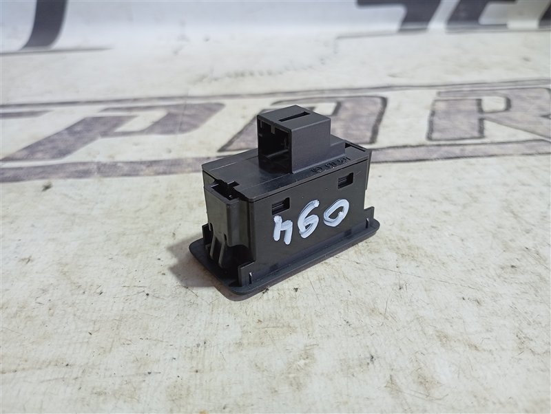 Кнопка открывания багажника Audi Q5 2013 8R