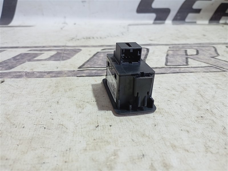 Кнопка открывания багажника Audi Q5 2013 8R