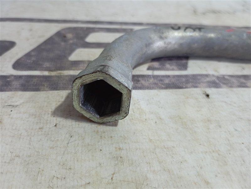 Ключ балонный Volkswagen Passat 2008 B6