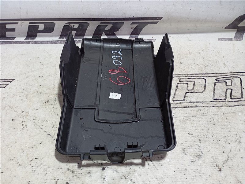 Крышка корпуса аккумулятора Audi A3 2009 8P