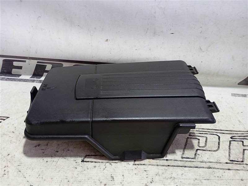 Крышка корпуса аккумулятора Audi A3 2009 8P