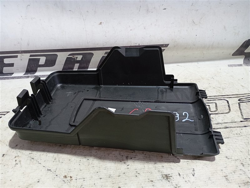 Крышка корпуса аккумулятора Audi A3 2009 8P