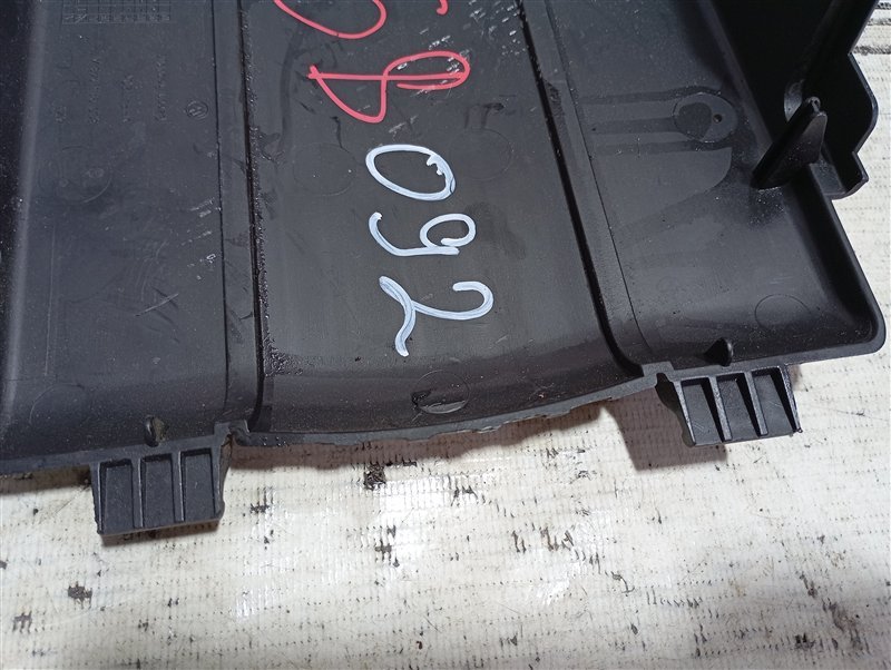 Крышка корпуса аккумулятора Audi A3 2009 8P