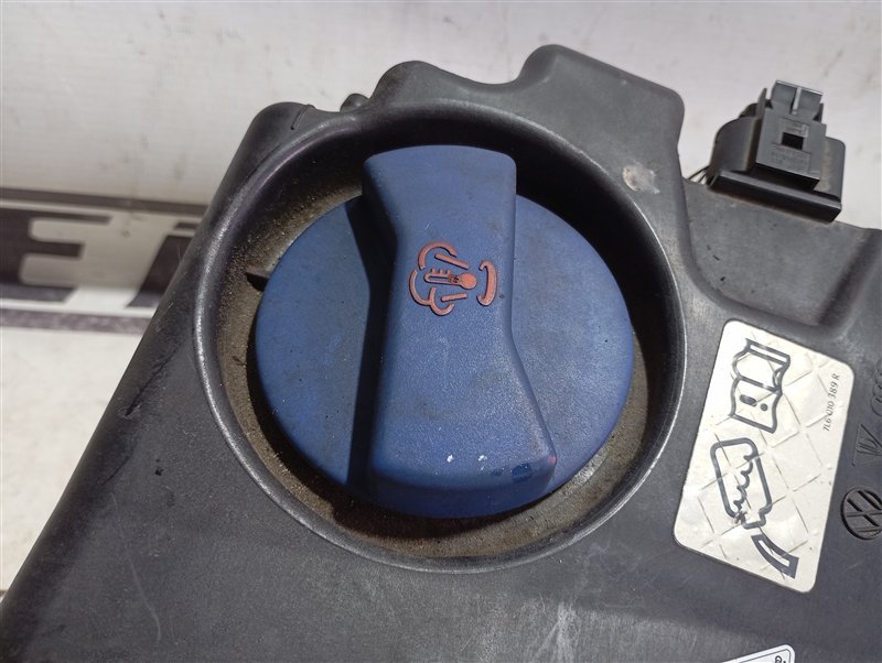 Бачок расширительный Audi Q7 2010 4L