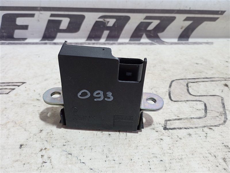 Замок багажника Volkswagen Touran 2011 1T