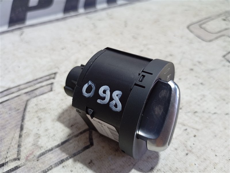 Переключатель света фар Volkswagen Passat 2006 B6