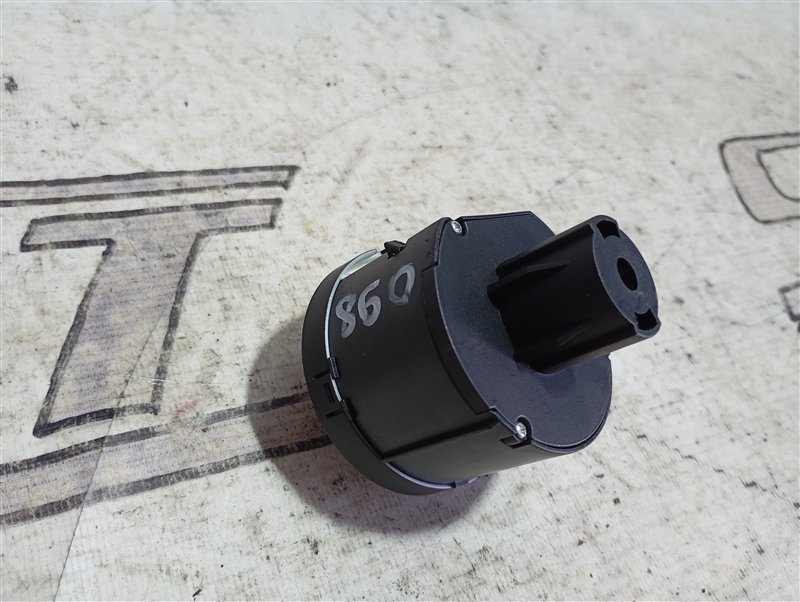 Переключатель света фар Volkswagen Passat 2006 B6