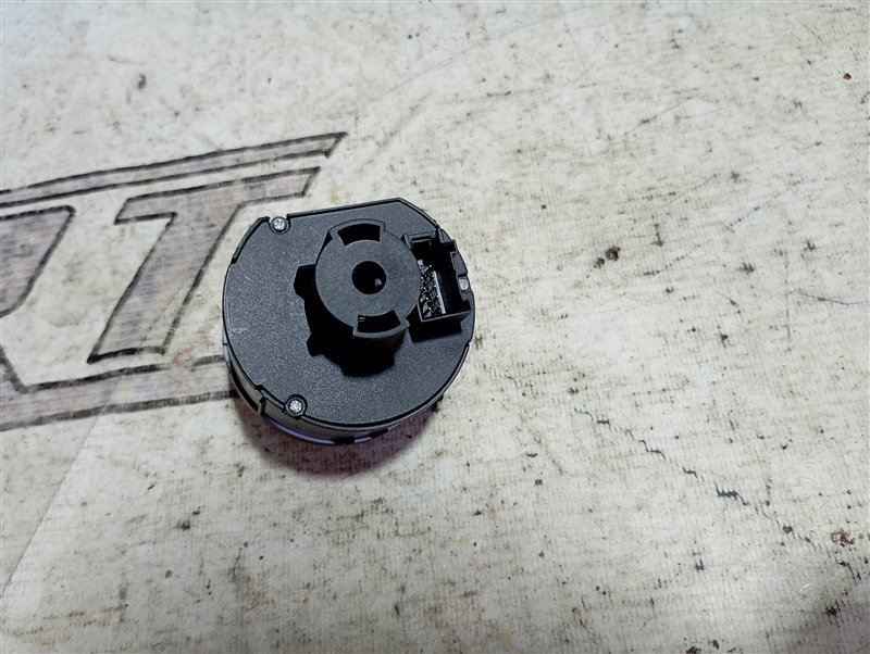 Переключатель света фар Volkswagen Passat 2006 B6