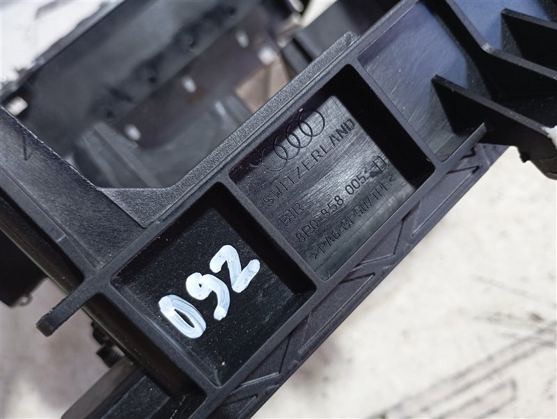 Кронштейн магнитолы Audi A3 2009 8P