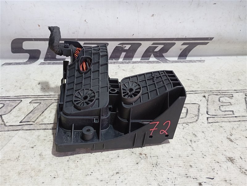 Кронштейн блока предохранителей Volkswagen Touran 2011 1T