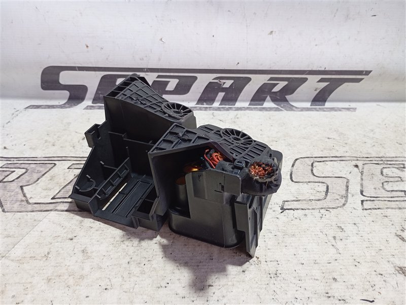 Кронштейн блока предохранителей Volkswagen Touran 2011 1T