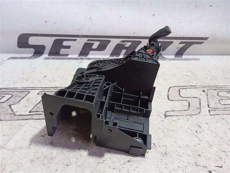 Кронштейн блока предохранителей Volkswagen Touran 2011 1T