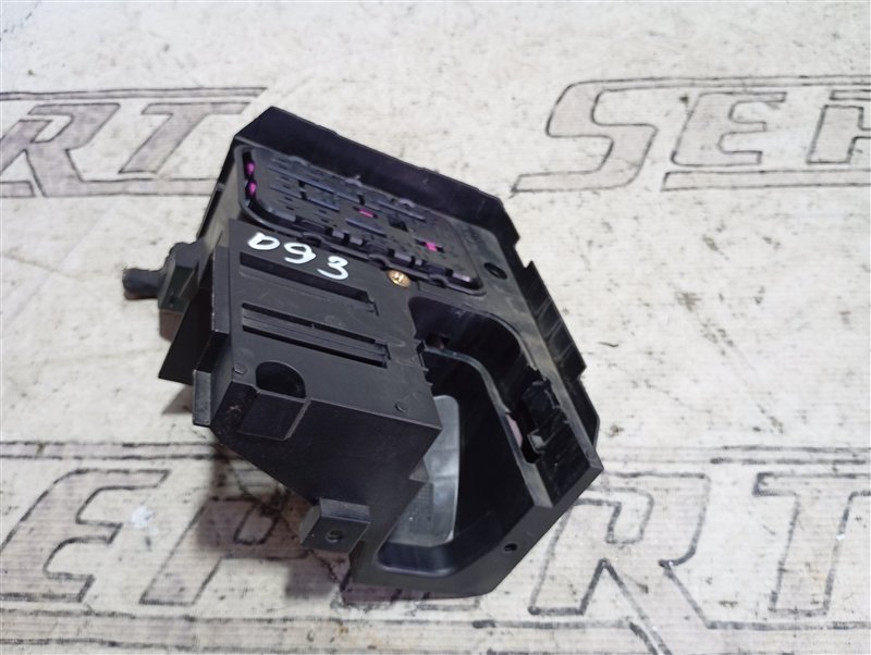 Кронштейн блока предохранителей Volkswagen Touran 2011 1T