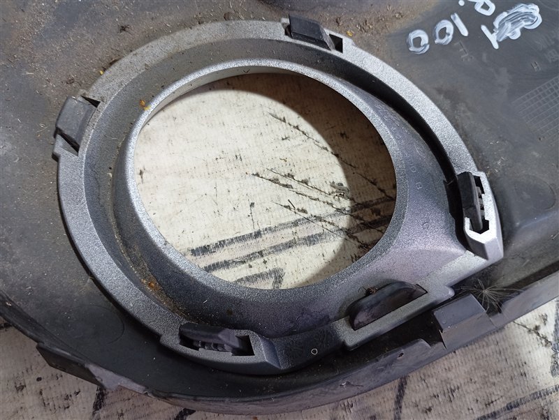 Накладка противотуманной фары Volkswagen Touareg 2008