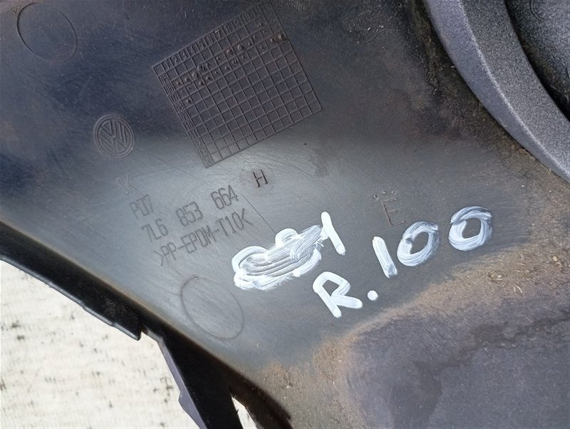 Накладка противотуманной фары Volkswagen Touareg 2008