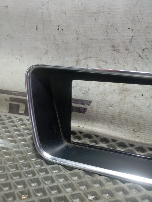 Рамка монитора Audi Q5 2010 8R