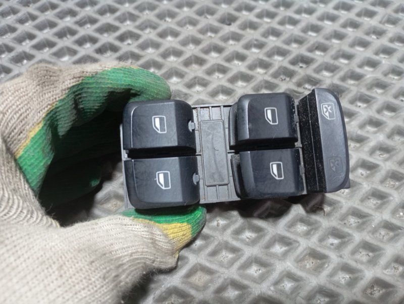 Блок управления стеклоподъемниками Audi Q5 2010 8R