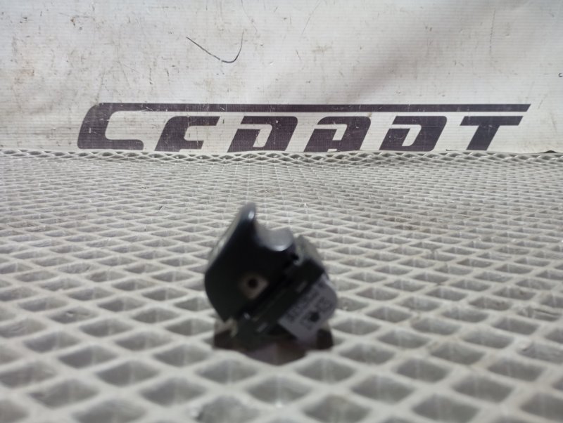 Кнопка стеклоподъемника Audi Q5 2010 8R