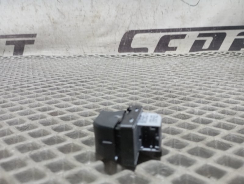 Кнопка стеклоподъемника Audi Q5 2010 8R