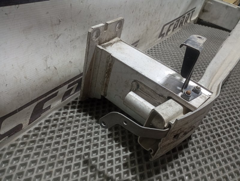 Усилитель бампера Audi Q5 2010 8R