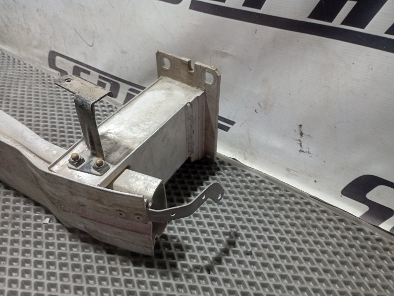 Усилитель бампера Audi Q5 2010 8R