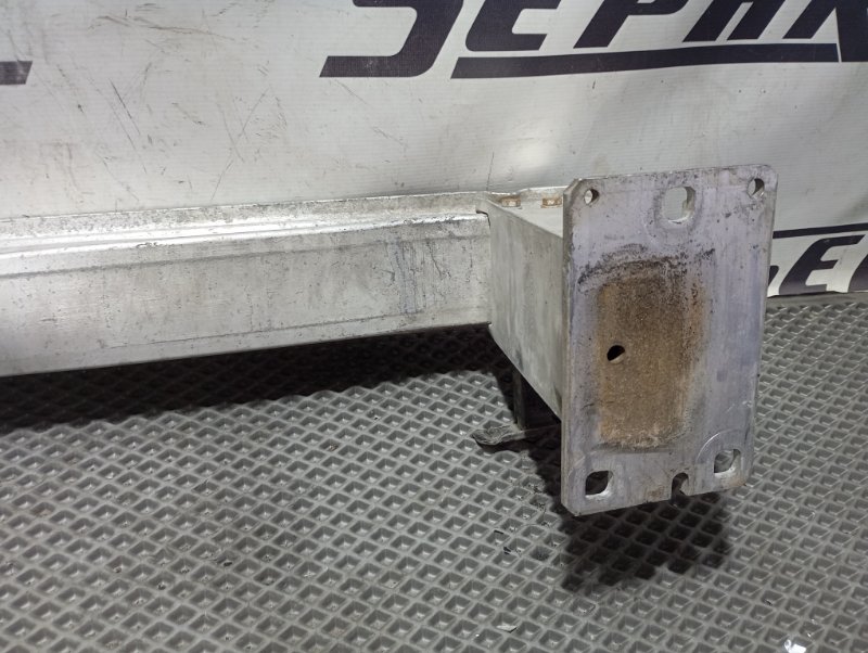 Усилитель бампера Audi Q5 2010 8R