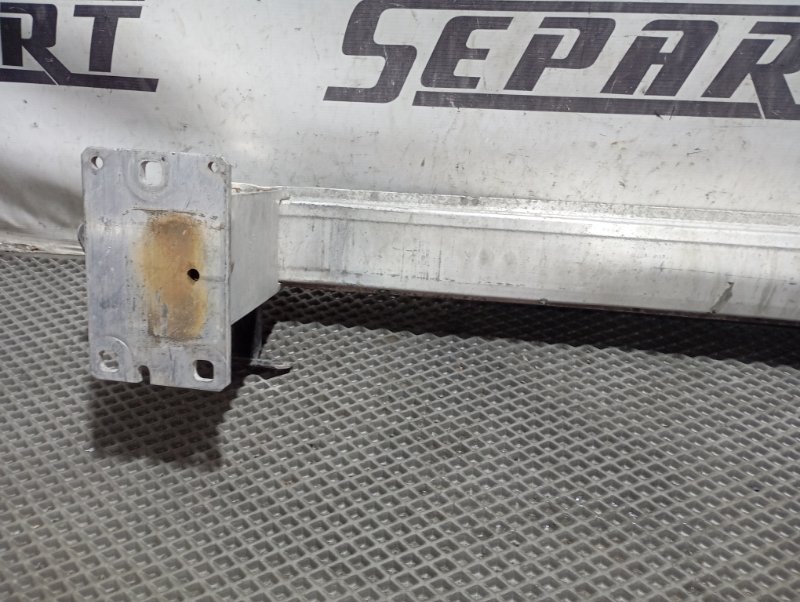 Усилитель бампера Audi Q5 2010 8R