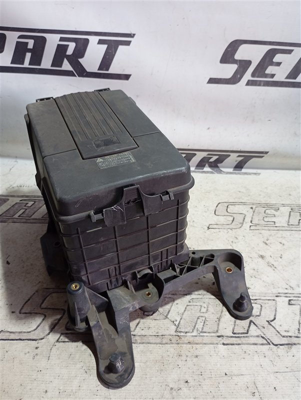 Кожух аккумулятора Volkswagen Passat 2006 B6