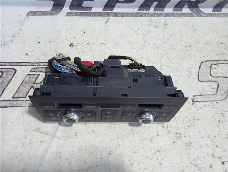 Блок управления климат-контролем Audi Q7 2010 4L