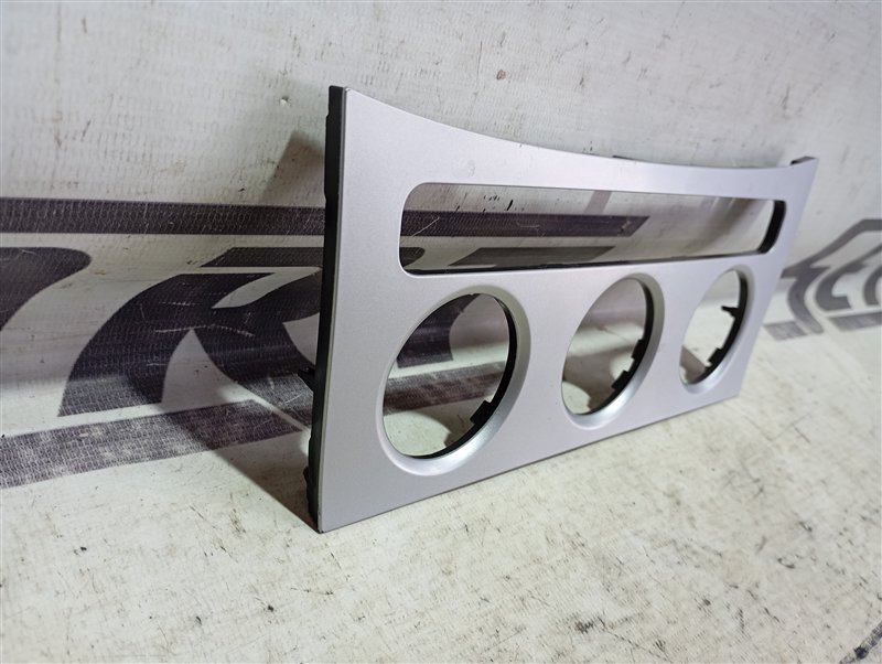 Рамка блока климат-контроля Volkswagen Passat 2008 B6