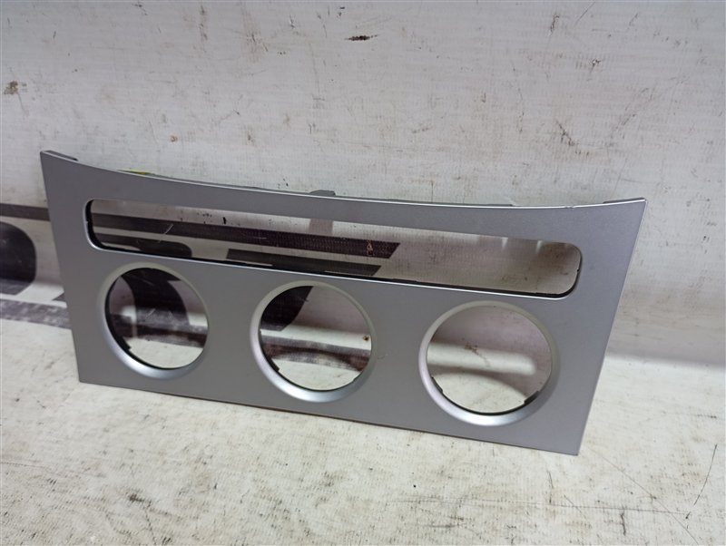 Рамка блока климат-контроля Volkswagen Passat 2008 B6