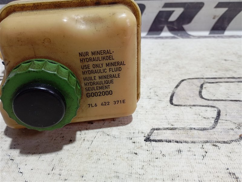 Бачок гидроусилителя руля Audi Q7 2010 4L