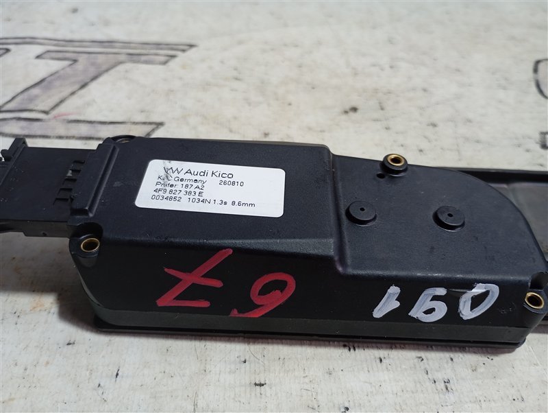 Доводчик двери багажника Audi Q7 2010 4L