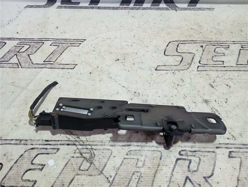 Доводчик двери багажника Audi Q7 2010 4L