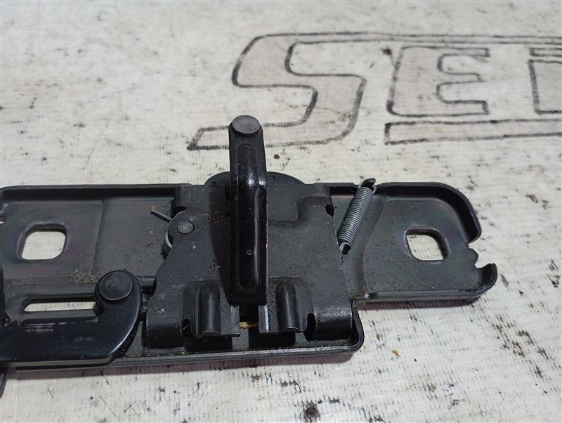 Доводчик двери багажника Audi Q7 2010 4L