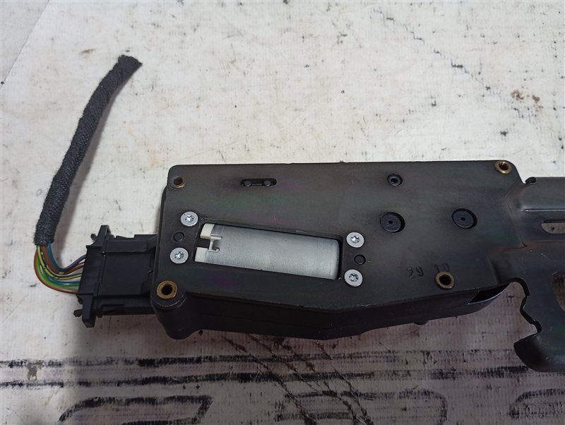 Доводчик двери багажника Audi Q7 2010 4L