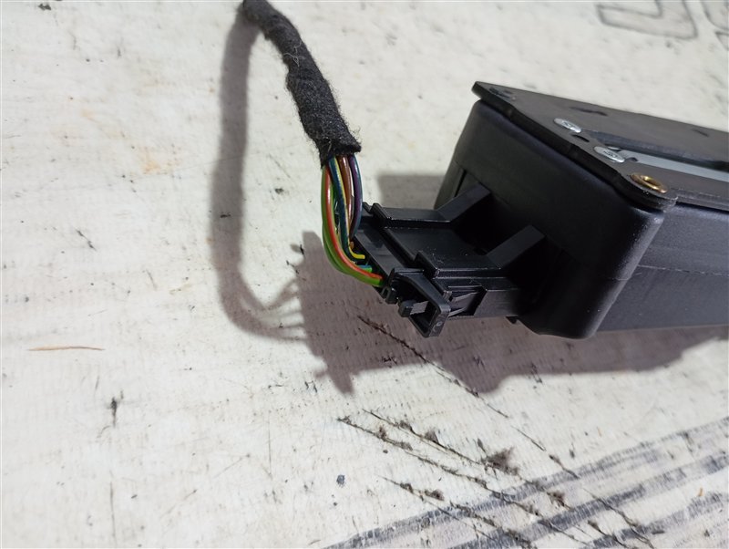 Доводчик двери багажника Audi Q7 2010 4L